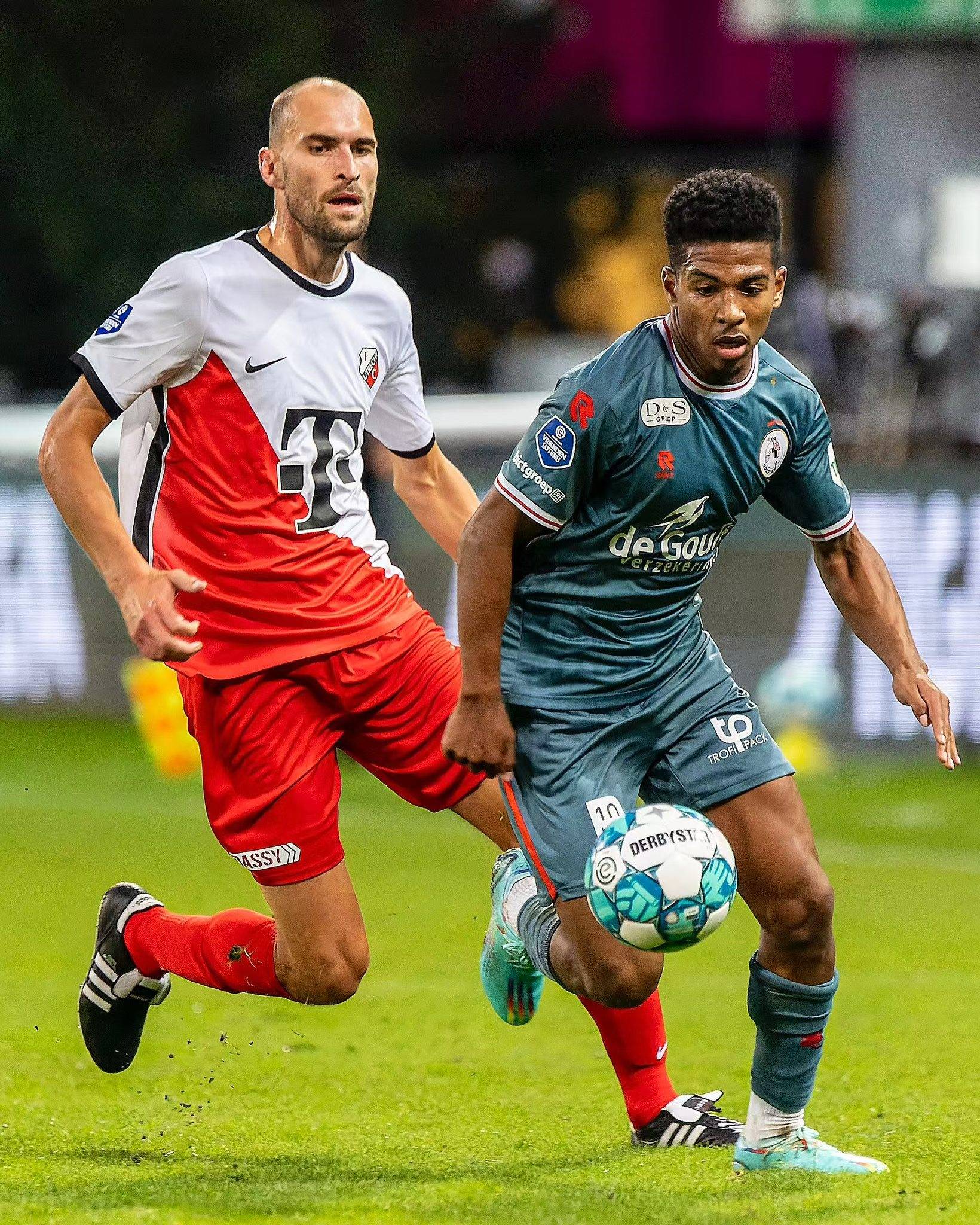 里尔虽然不 里尔虽然不